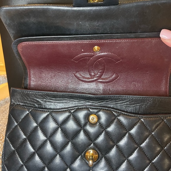 CHANEL
Pre-loved Lambskin Quilted Small Double Flap Black
$10.200 $8725 - Picture 5 of 6